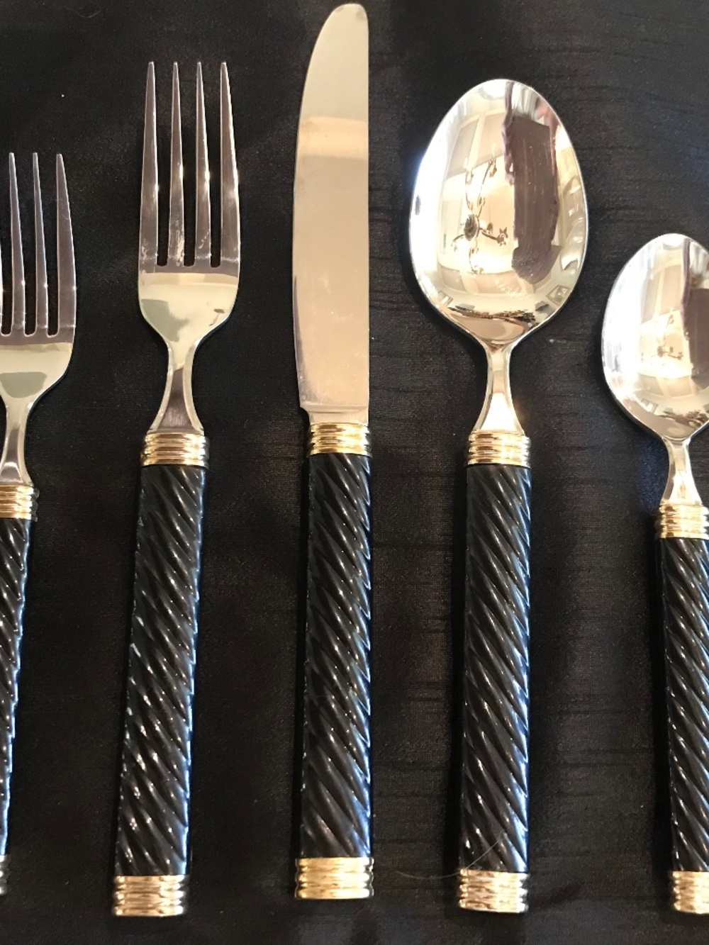 Mikasa Braided Onyx by Larry Lasso flatware (28 pc set)
